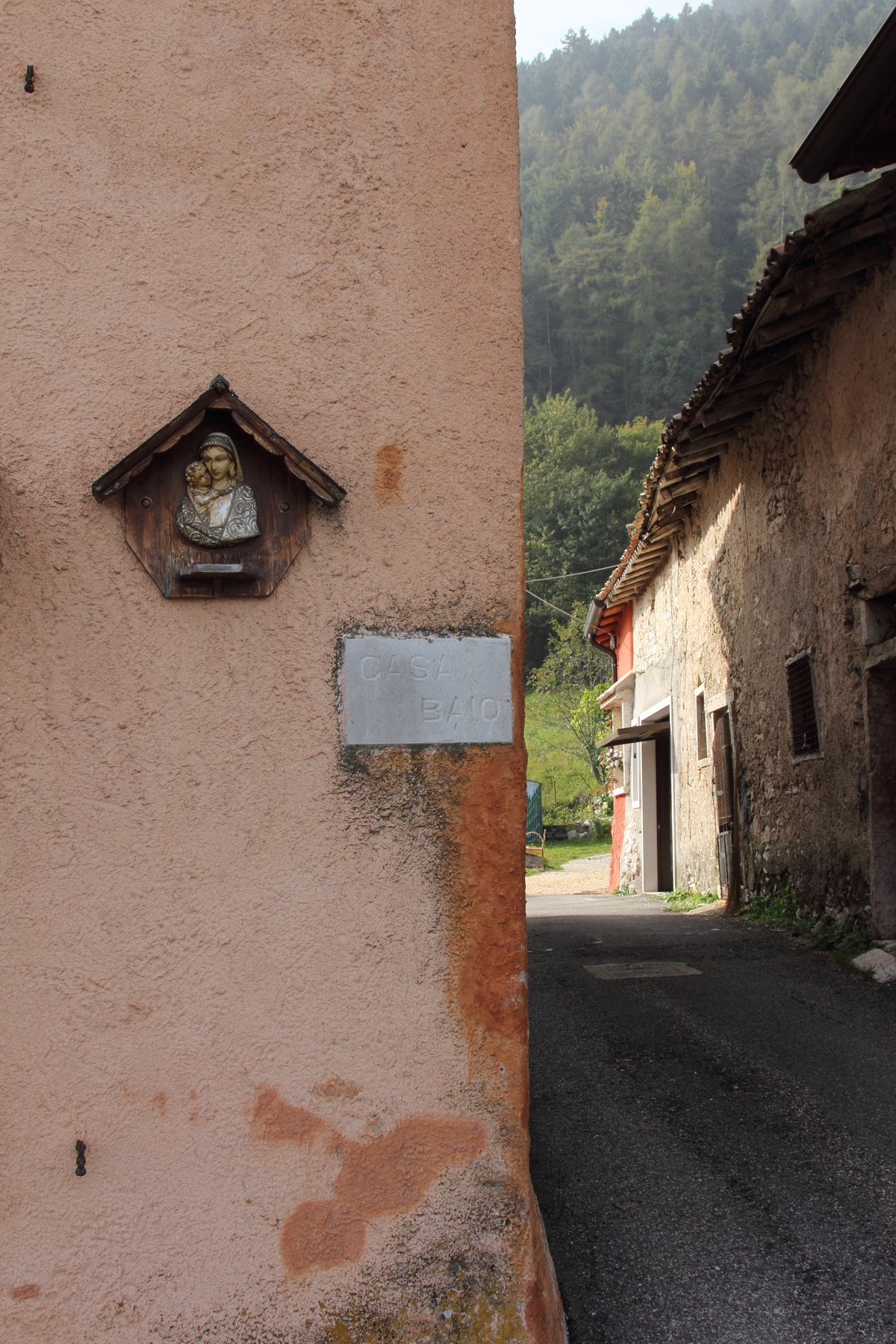 via del borgo di campedello di ferrara di monte baldo